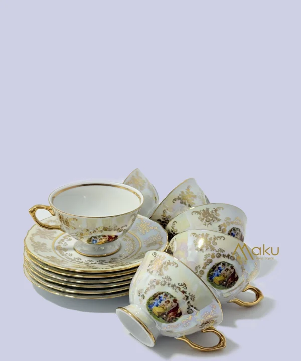 فنجان نعلبکی سفید سه دختر